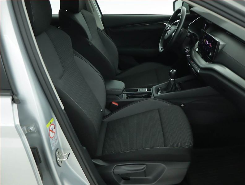 Škoda Octavia (2023) Ambition 2.0 TDI, ČR,1.maj - fotka 9 z 15