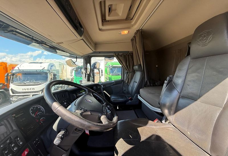Scania (2015) R 580 6x4 tahač + návěs MIX - fotka 15 z 18