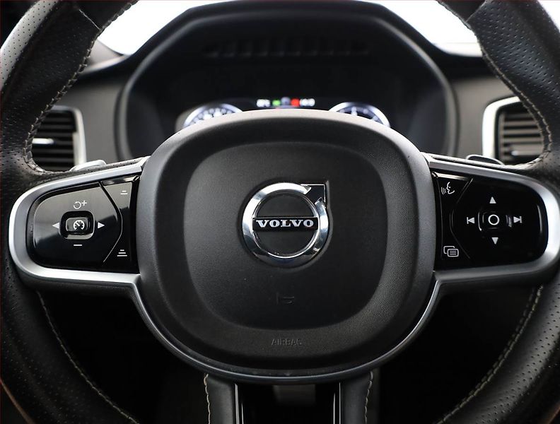 Volvo XC90 (2019) R-Design D5 AWD - fotka 8 z 21