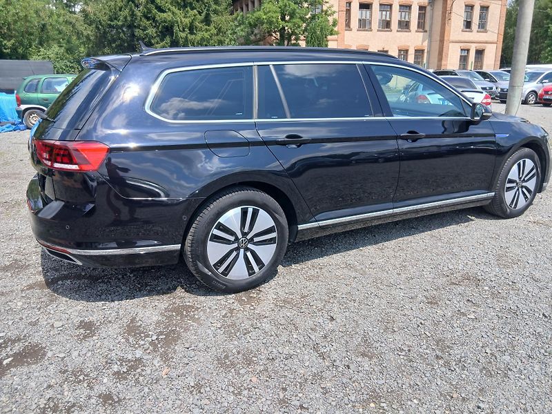 Volkswagen Passat GTE Plug-in hybrid, kůže - fotka 11 z 58