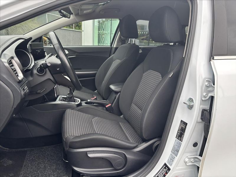 Kia Ceed 1,5 TGDi TOP ZÁRUKA CARPLAY - fotka 10 z 42