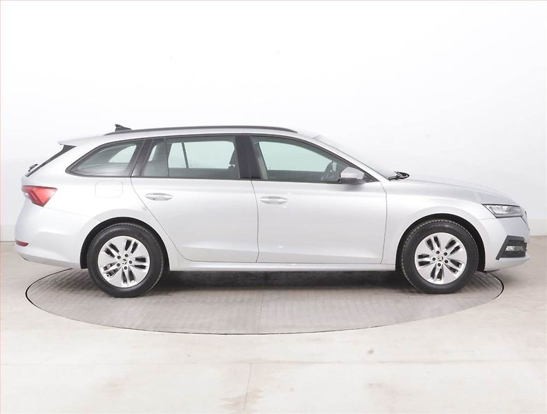 Škoda Octavia (2022) Ambition 2.0 TDI, ČR,1.maj - fotka 6 z 15