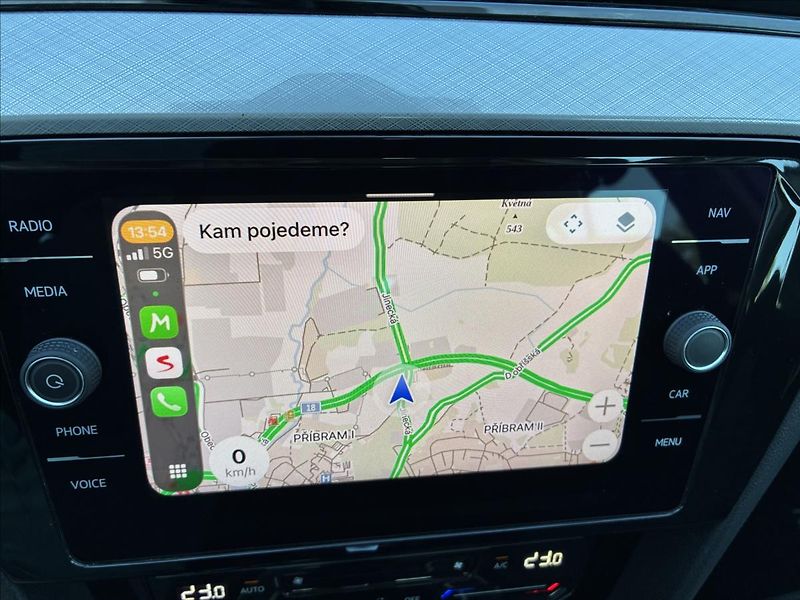 Volkswagen Passat 2,0 TDI TAŽNÉ KAMERA KEYLESS - fotka 21 z 26
