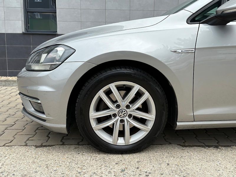 Volkswagen Golf Variant 1.4TGI 81 kW Highline ČR,1.MAJ - fotka 3 z 50