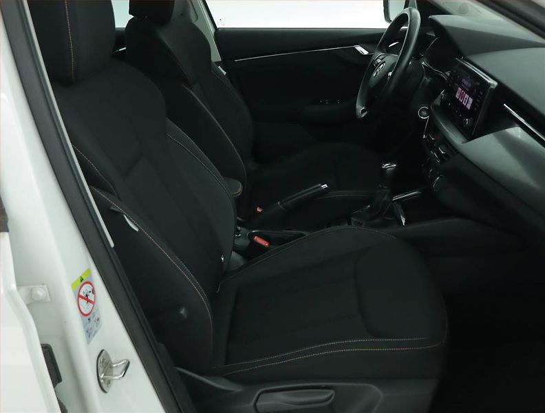 Škoda Kamiq (2023) Scoutline 1.0 TSI - fotka 9 z 15