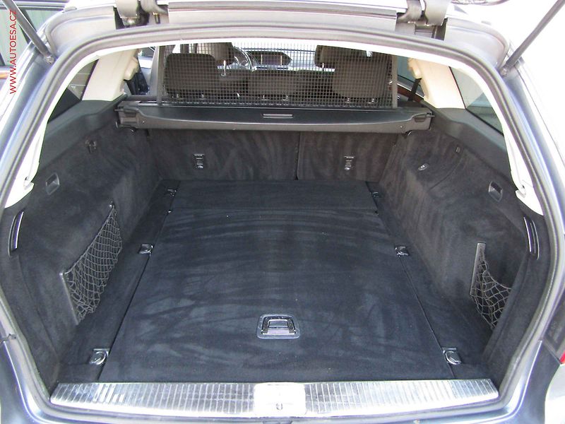 Mercedes-Benz Třídy E (2010) 3.0 CDi E 350 4Matic, ČR - fotka 7 z 24