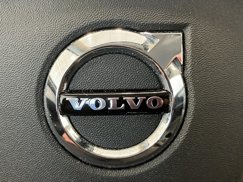 Volvo XC40 B4 Momentum Advance AT8 - fotka 41 z 41