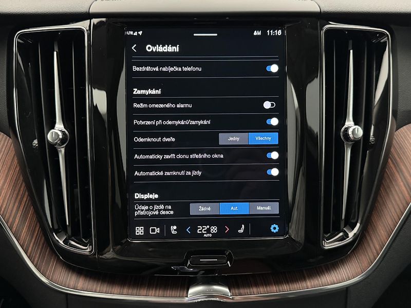 Volvo XC60 T8 AWD RECHARGE BRIGHT PLUS  - fotka 42 z 48