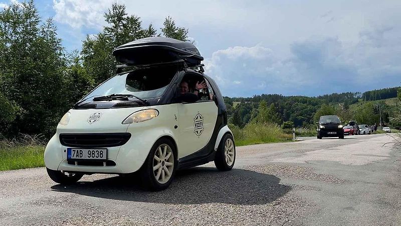 V Horních Jelčanech, v obci, kterou proslavil slavný rybníkář Jakub Krčín, jenž je spojený i s Třeboní, se o víkendu sešli nadšenci vozidel Smart, přijel i unikátní Crossblade.