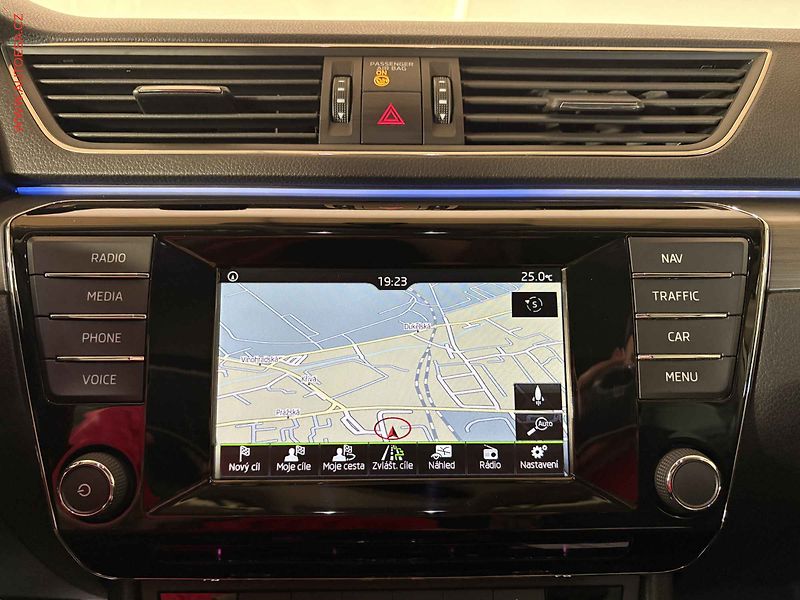 Škoda Superb (2016) 1.8TSi, ČR, Style, bixen - fotka 11 z 18