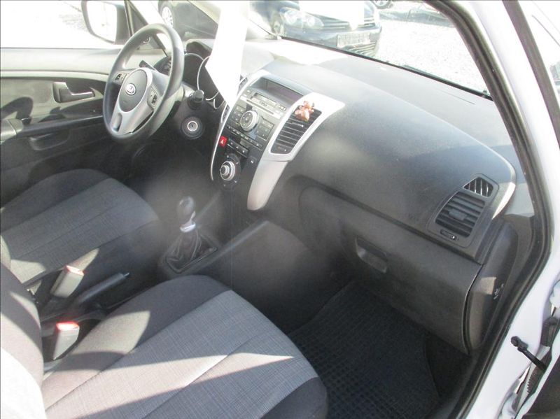 Kia Venga 1,4 i, klima,servis,2.maj,CZ, - fotka 9 z 39