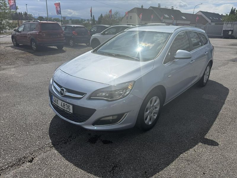 Opel Astra 1,6 CDTi - fotka 1 z 28