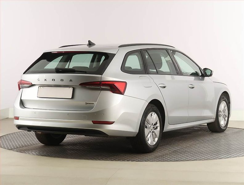 Škoda Octavia (2023) Ambition 2.0 TDI, ČR,1.maj - fotka 5 z 24