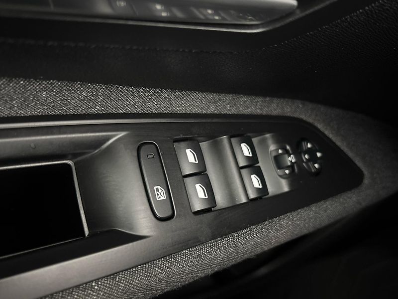 Peugeot 5008 Active Pack - fotka 21 z 28