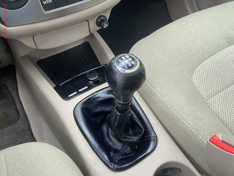 Kia Cerato (2005) 2.0i, AC - fotka 15 z 15