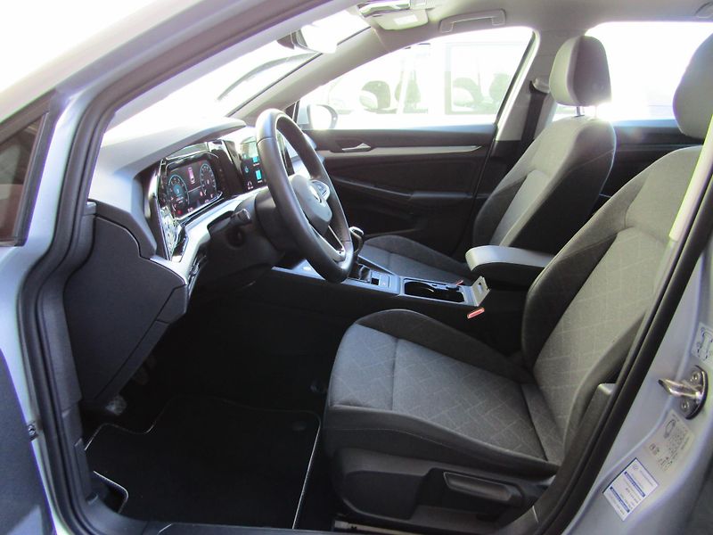 Volkswagen Golf (2022) Variant Life 1,5 TSI - fotka 19 z 29