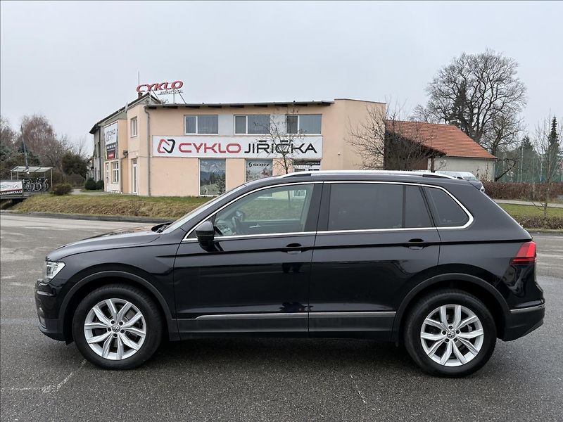 Volkswagen Tiguan 2,0 TDi 140kW 4M,Led,ACC,Highl - fotka 39 z 41