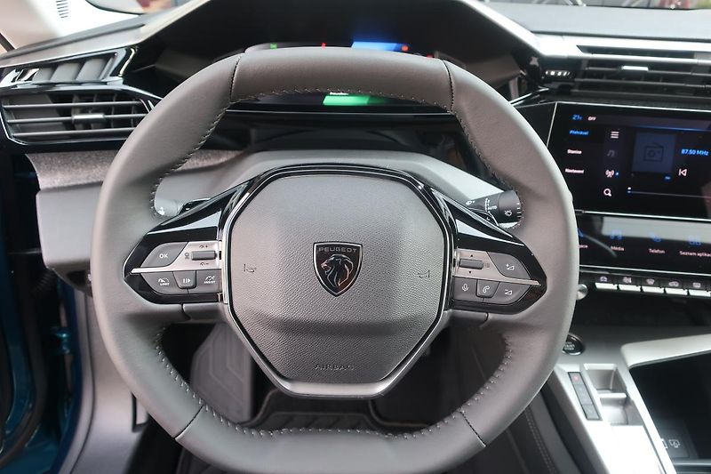 Peugeot 408 e-ALLURE PACK HYBRID 225 EAT8 - fotka 13 z 15