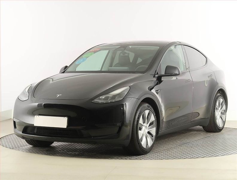 Tesla Model Y (2023) Long Range AWD 75kWh, SoH 91% - fotka 2 z 33