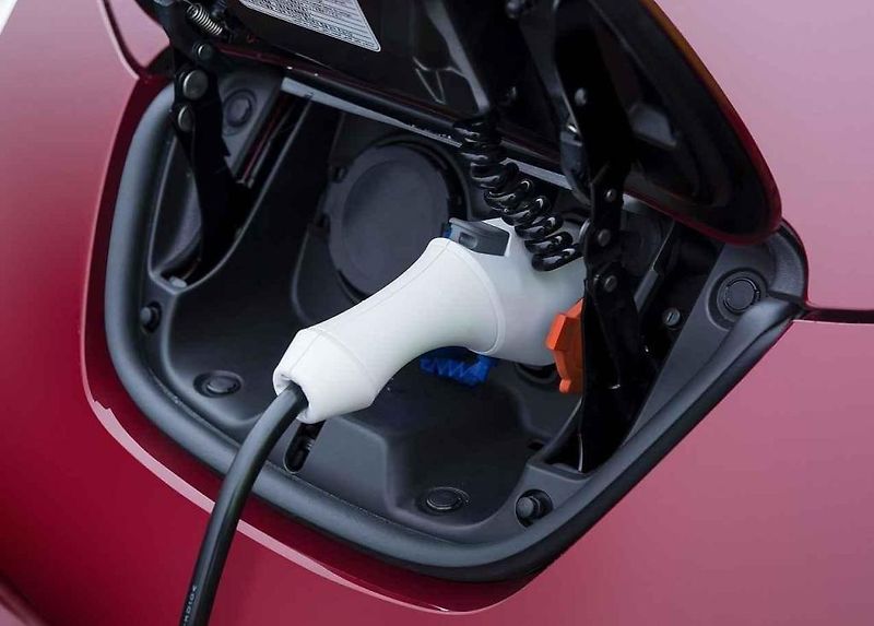 Nissan Leaf.