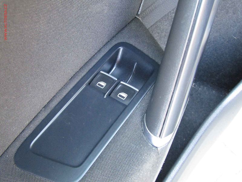 Volkswagen Golf (2013) 1.4 TSi, Highline, bixen, - fotka 11 z 18