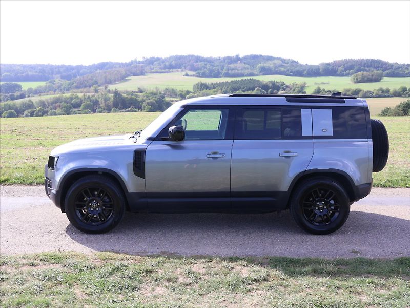 Land Rover Defender 3,0 D200 110 S 147kW CZ DPH Zá - fotka 4 z 35