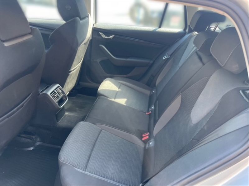 Škoda Octavia 2,0 TDI 110 4x4 Ambition DSG - fotka 8 z 11