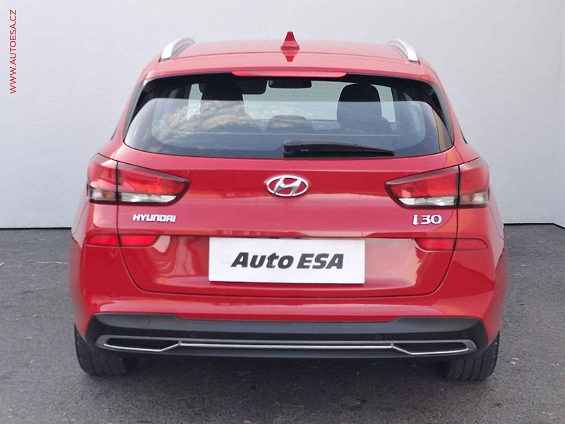Hyundai i30 (2021) 1.0 T-GDi, ČR, Kamera - fotka 5 z 18
