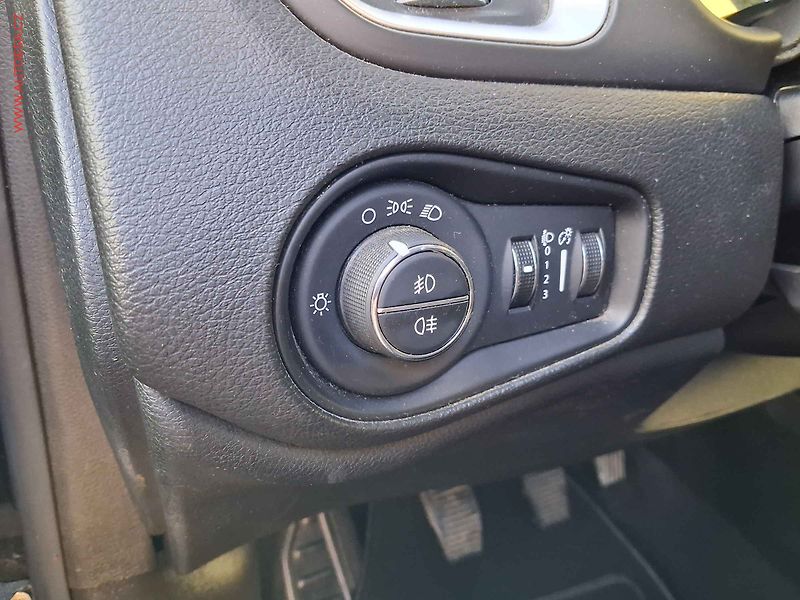 Jeep Renegade (2015) 2.0 MJT 4x4, ČR, Limited, TZ - fotka 14 z 16