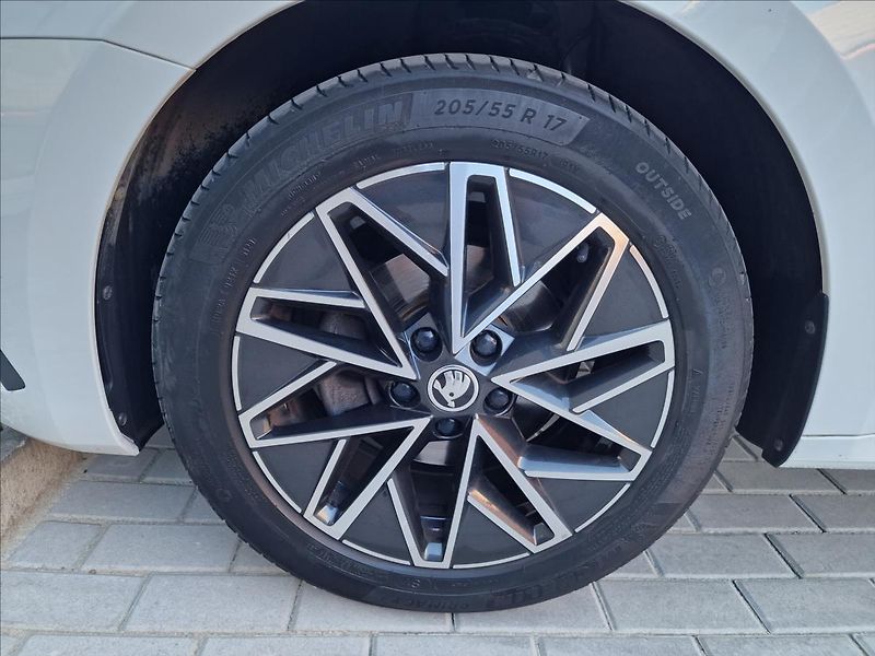 Škoda Octavia 2.0 TDI Style Combi,ČR,1.Maj. - fotka 45 z 49