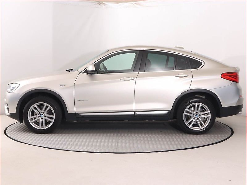 BMW X4 (2019) xDrive20d - fotka 3 z 22