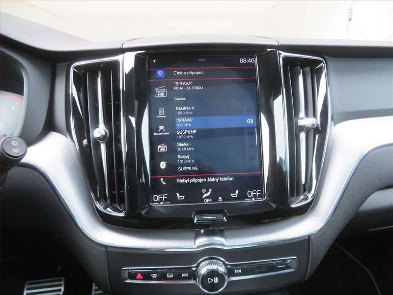 Volvo XC60 (2017) R-Design D4 AWD - fotka 12 z 15