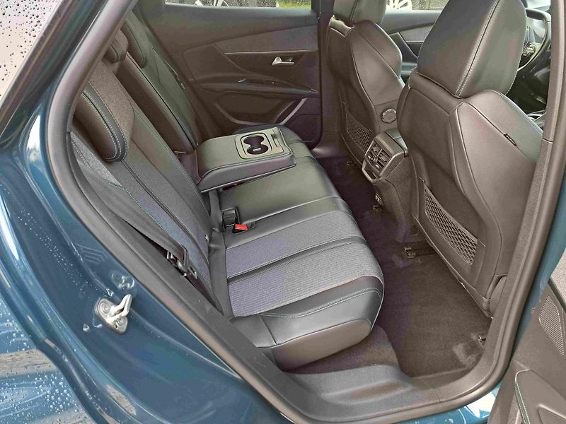 Peugeot 3008 (2021) 1,2 PT ALLURE 18ALU kameraNAVI - fotka 10 z 27