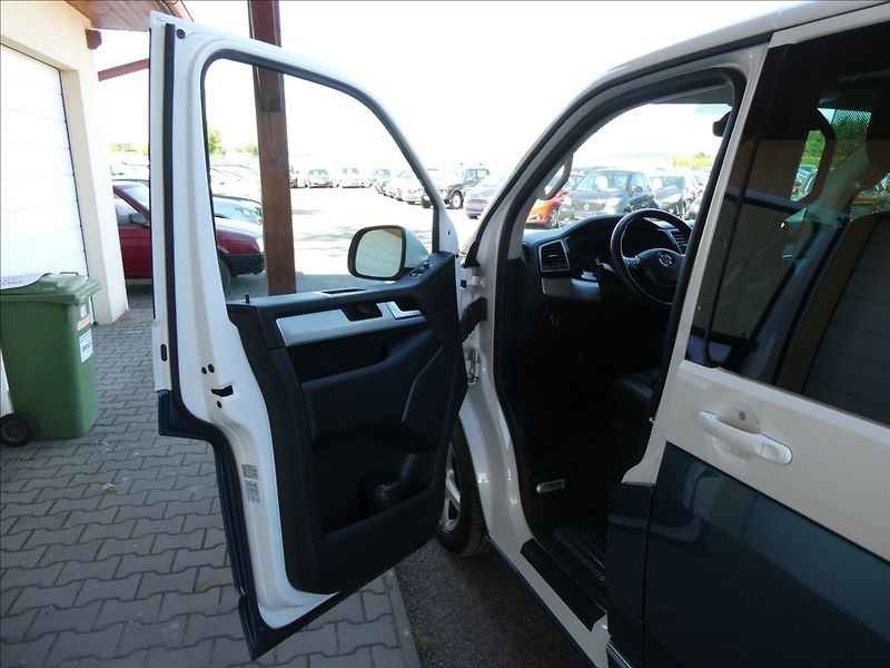 Volkswagen Multivan 2,0 TDi DSG Highline,1.majitel - fotka 22 z 50