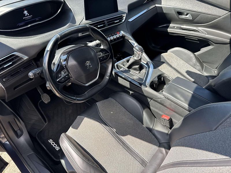 Peugeot 5008 (2017) 2.0 TDI - fotka 7 z 31
