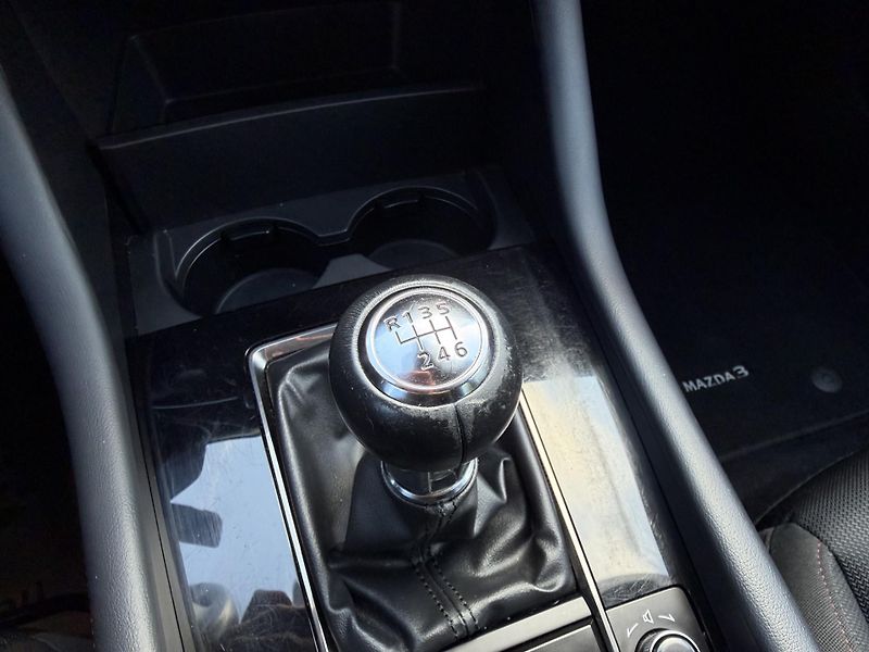 Mazda 3 2.0 e-Skyactiv G122 Homura - fotka 20 z 28