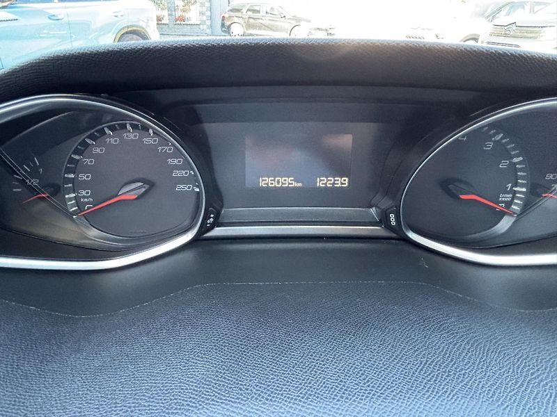 Peugeot 308 SW 1,2 PureTech 130k MAN6  - fotka 12 z 13