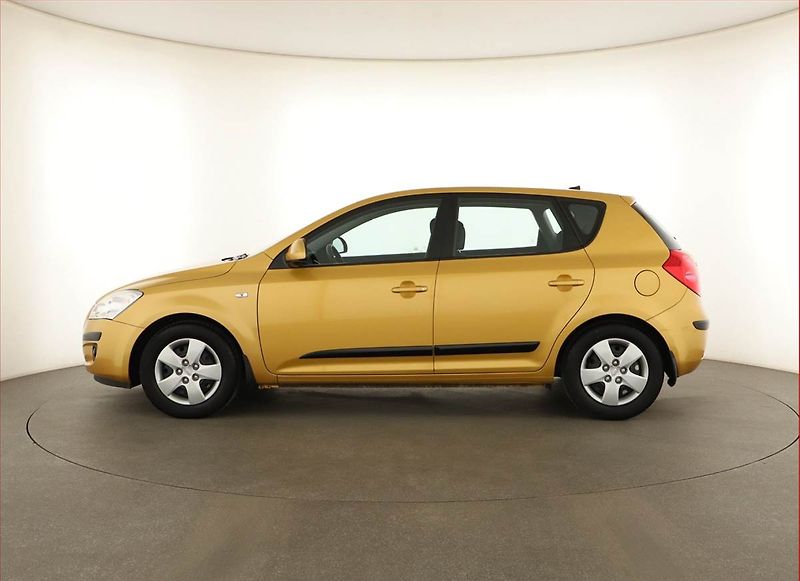Kia Ceed (2007) LX 1.4 CVVT, ČR,1.maj - fotka 3 z 12