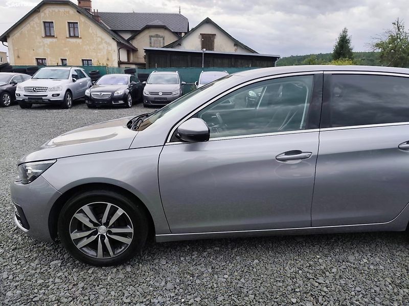 Peugeot 308 (2018) - fotka 2 z 44