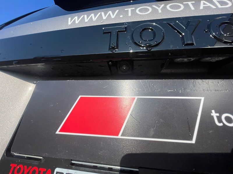 Toyota Land Cruiser 2.8D 8AT 4x4 Executive Skyview - fotka 12 z 34