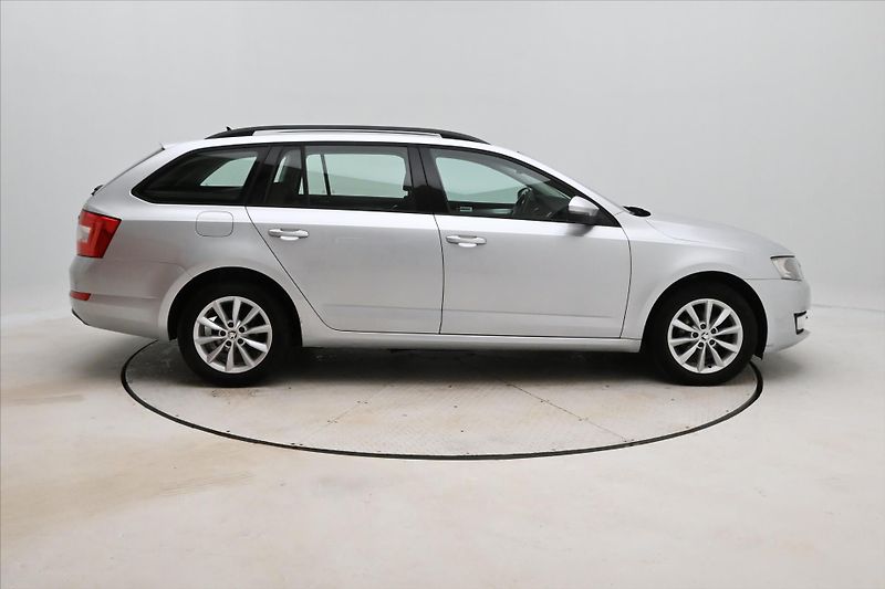 Škoda Octavia 1,6 TDI 77 kW DSG Ambition Zár - fotka 4 z 29