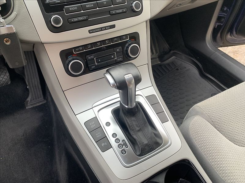 Volkswagen Passat 2,0 TDI DSG - fotka 12 z 18