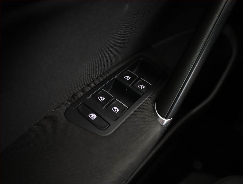 Volkswagen Golf (2019) 1.6 TDI, Automat, Tempomat - fotka 16 z 19