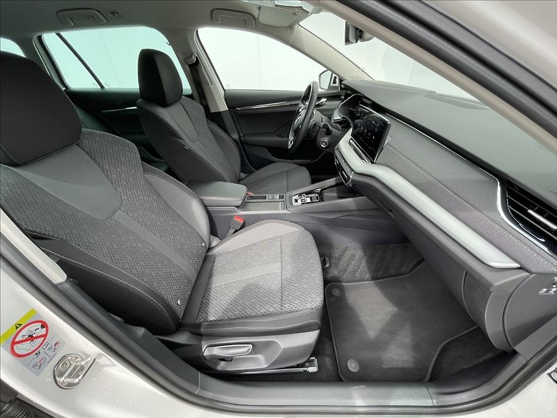 Škoda Octavia 2,0 TDI DSG Style Plus TAŽNÉ - fotka 18 z 24
