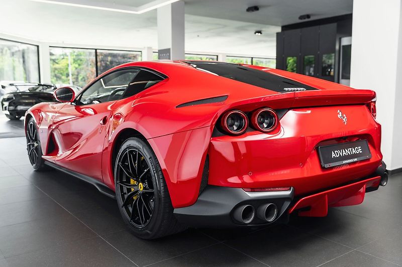 Ferrari 812 Superfast - fotka 4 z 22