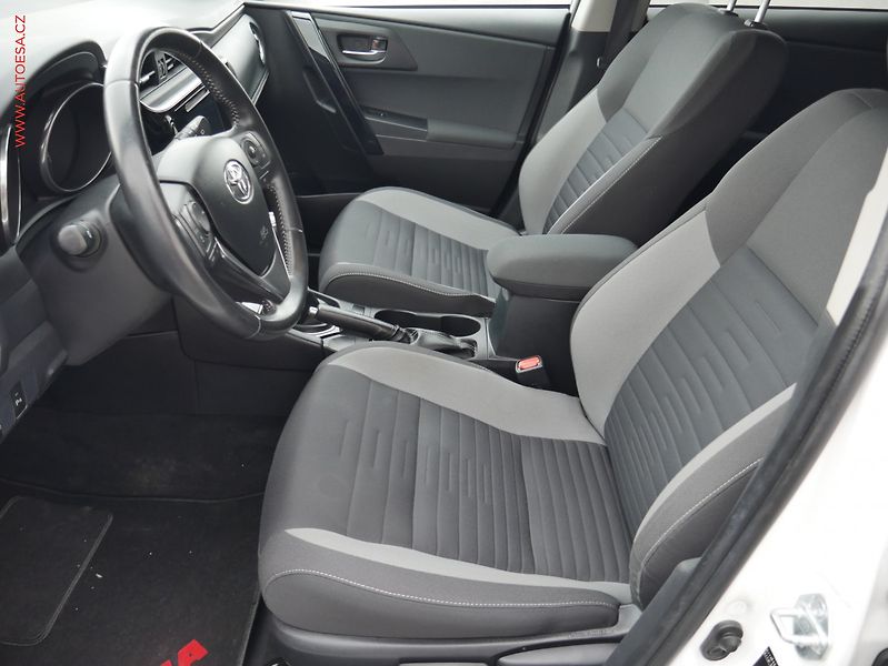 Toyota Auris (2017) 1.6i, ČR, AC, kamera - fotka 9 z 21