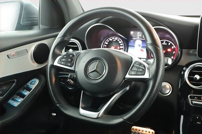 Mercedes-Benz GLC (2017) 350 e 4MATIC - fotka 8 z 20