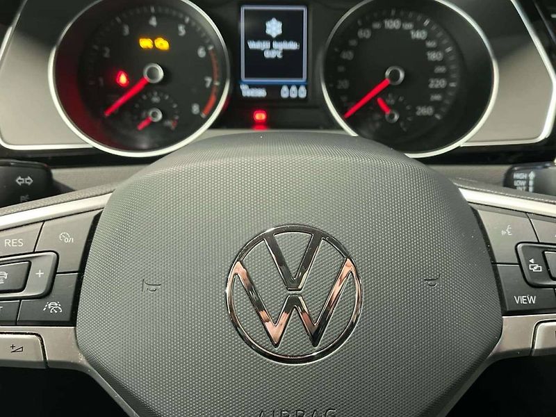 Volkswagen Passat (2022) Variant Business 1.5 TSI - fotka 17 z 20