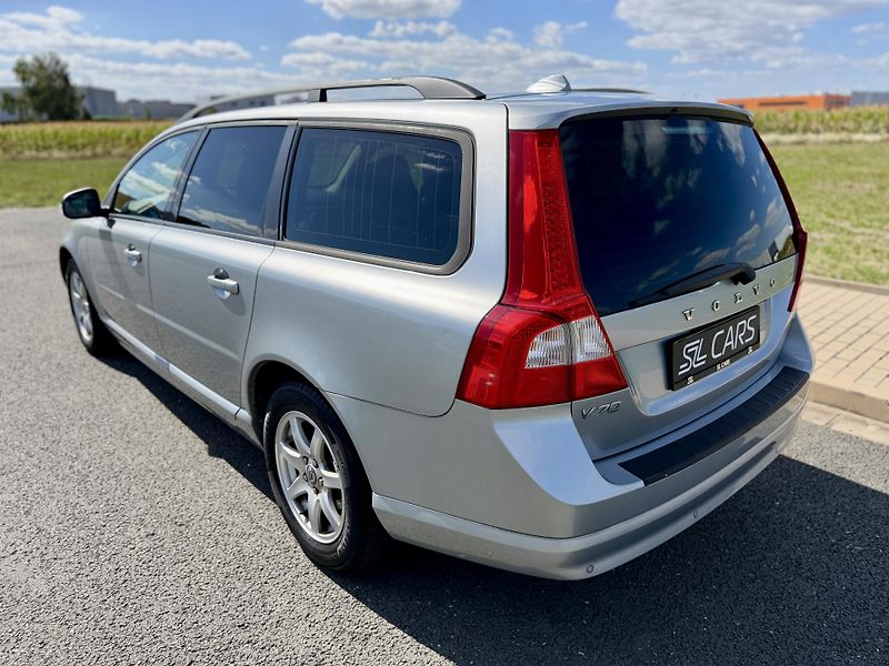 Volvo V70 2.4 D5 KŮŽE NAVIGACE SERVISKA - fotka 3 z 44