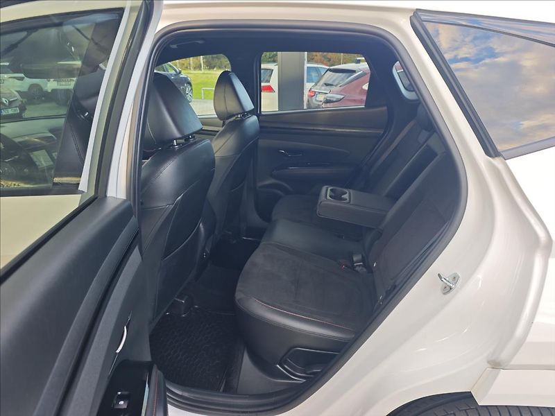Hyundai Tucson 1,6 T-GDI MHEV 7DCT automat  4 - fotka 11 z 23